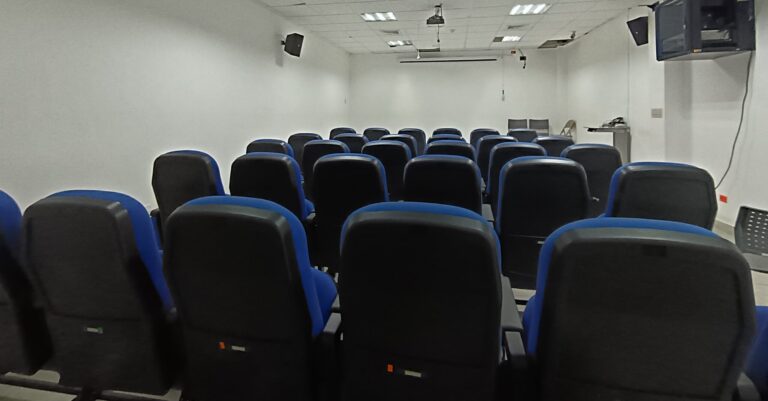 Alquiler de salas de videoconferencias en CIDETE Penonomé para reuniones y presentaciones en línea.