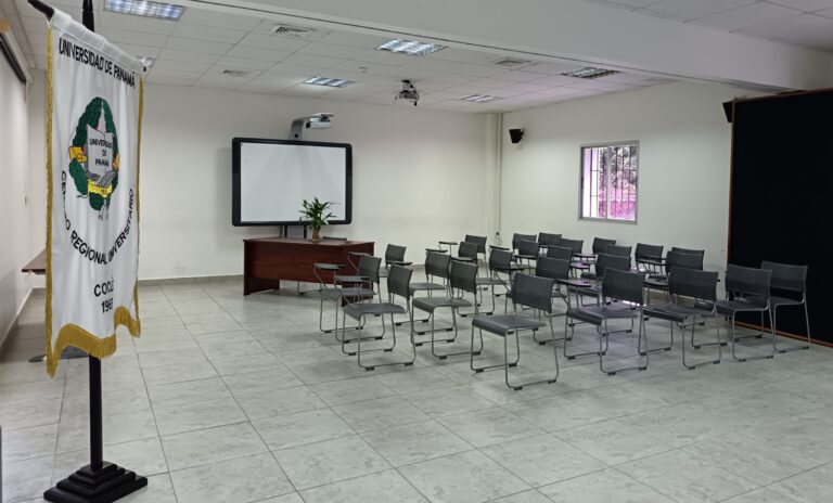 Salón Inteligente en CIDETE Penonomé, un espacio moderno para la transmisión del conocimiento y la innovación.