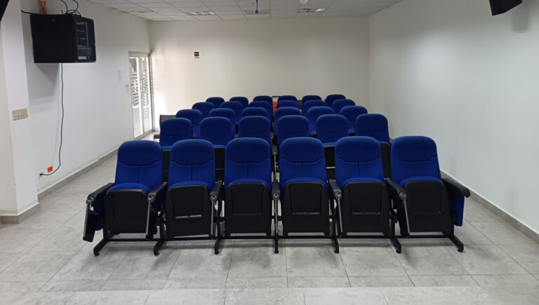 Alquiler de salas de videoconferencias en CIDETE Penonomé para reuniones y presentaciones en línea.